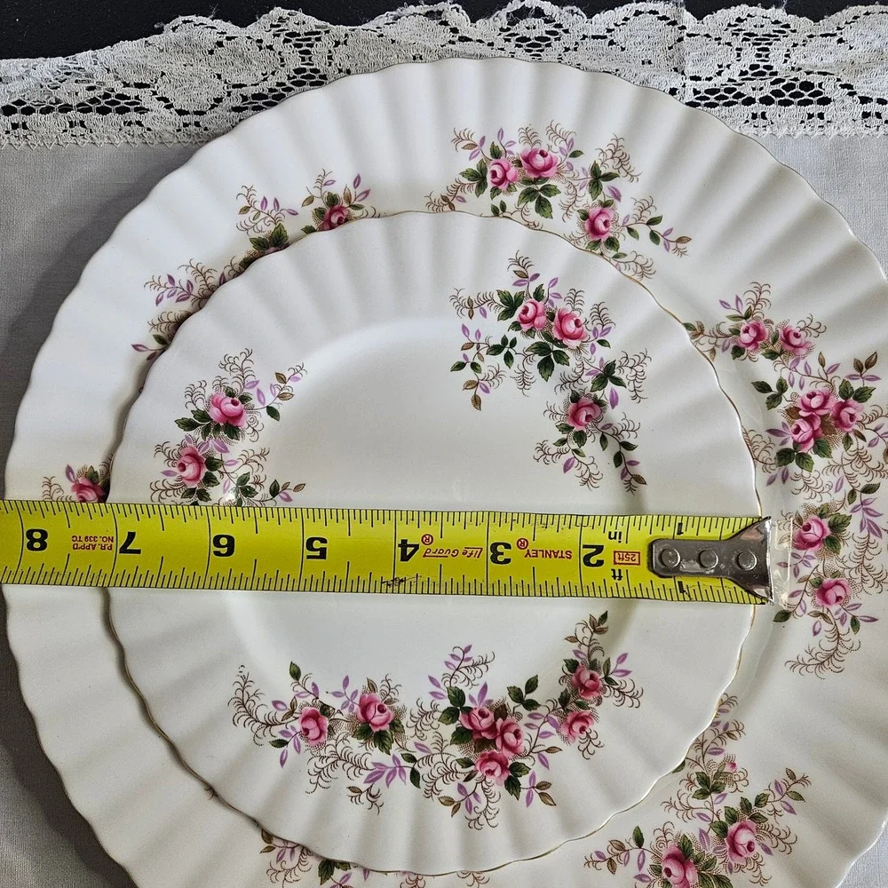 Royal Albert Bone China Lavender Rose Pattern 2-piece Set Dinner Salad Plates
